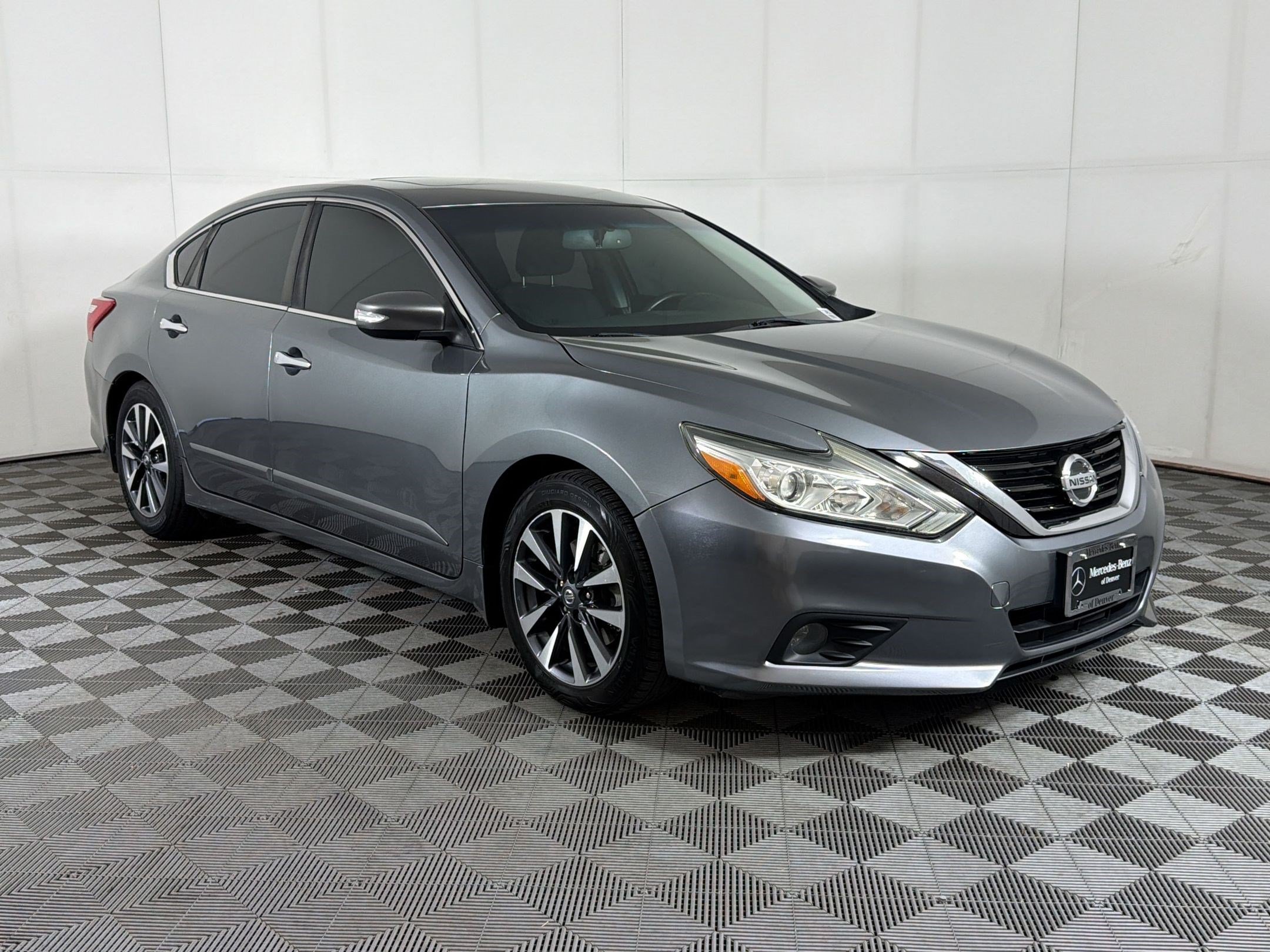 Used 2016 Nissan Altima 2.5 SV w/ Convenience Package FWD image 7