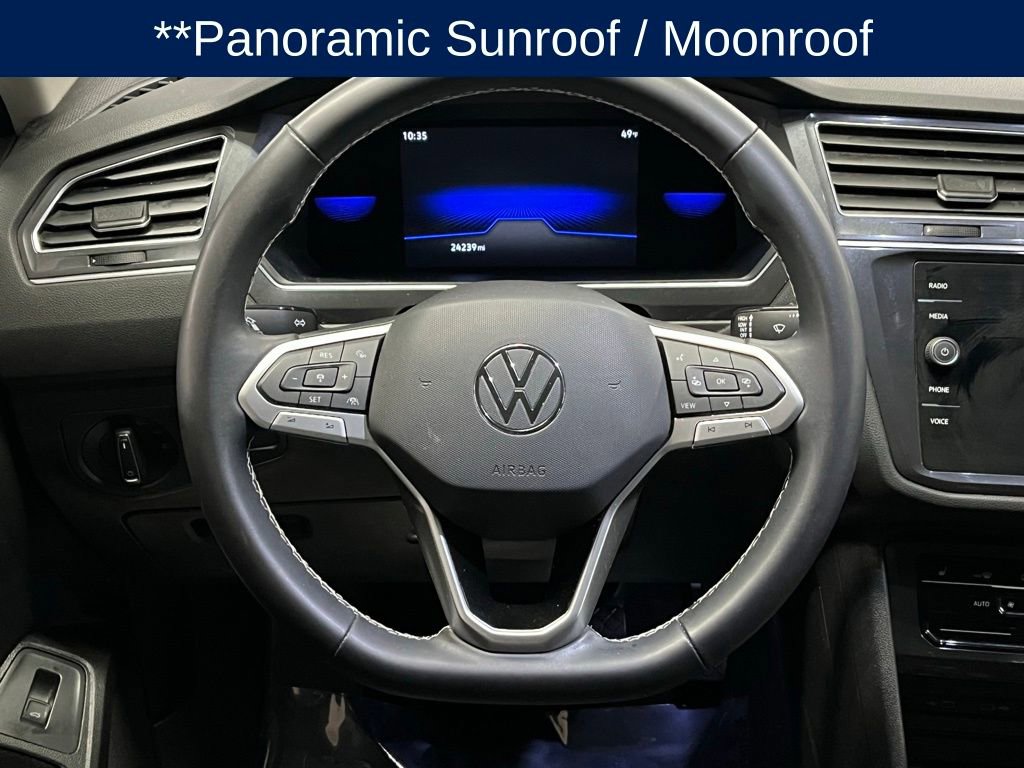 Used 2022 Volkswagen Tiguan SE w/ Panoramic Sunroof Package image 9