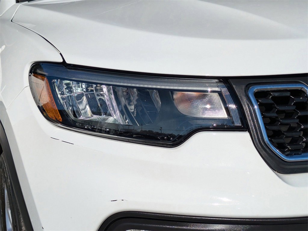 Used 2025 Jeep Compass Latitude image 9