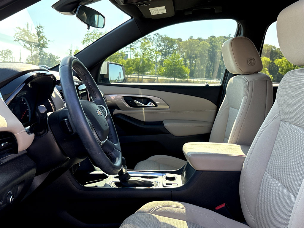 Used 2023 Chevrolet Traverse LT image 15