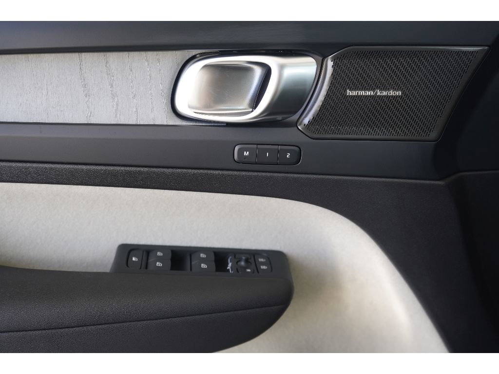 New 2026 Volvo XC40 B5 Plus w/ Protection Package AWD/4WD image 9