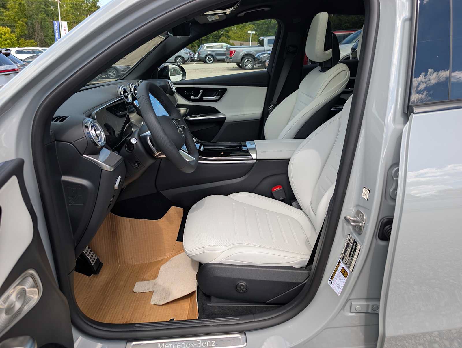 New 2027 Mercedes-Benz GLC 300 4MATIC image 3