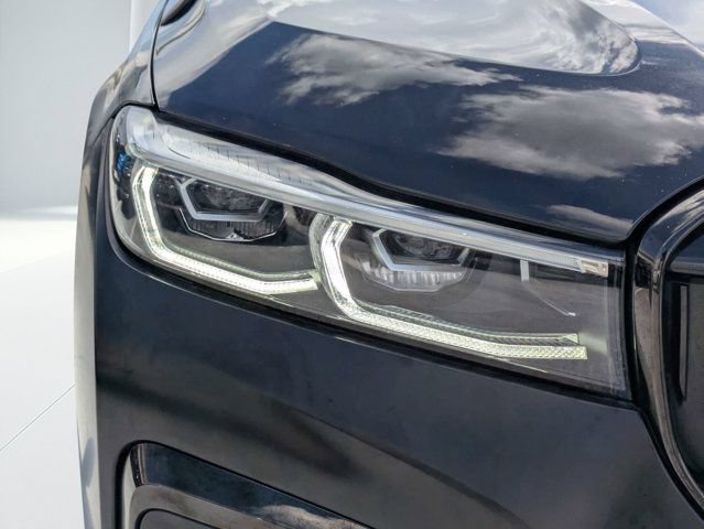 Used 2022 BMW 740i w/ M Sport Package RWD image 9
