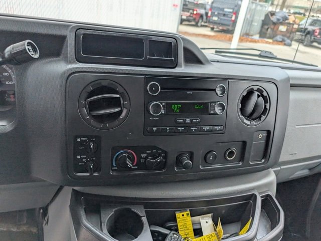 Used 2009 Ford E-350 and Econoline 350 XLT image 3