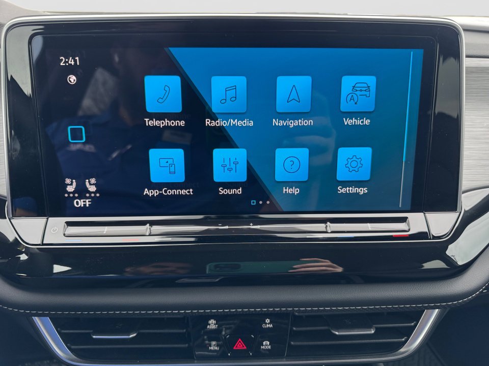 New 2025 Volkswagen Atlas Cross Sport SE image 17