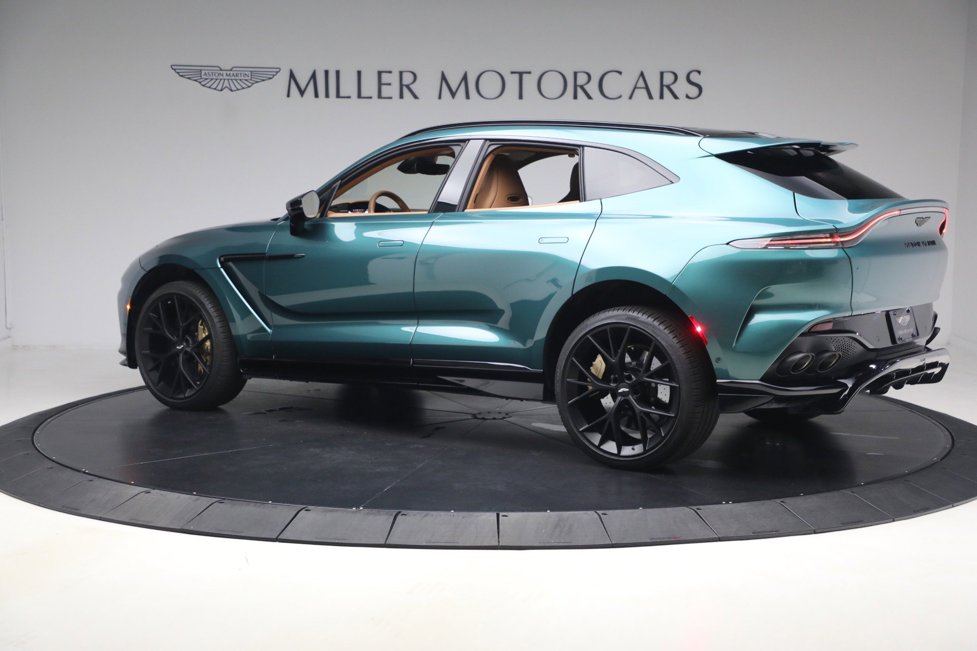 Used 2025 Aston Martin DBX 707 AWD/4WD image 3