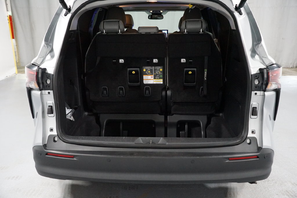 Certified 2025 Toyota Sienna XLE FWD image 37