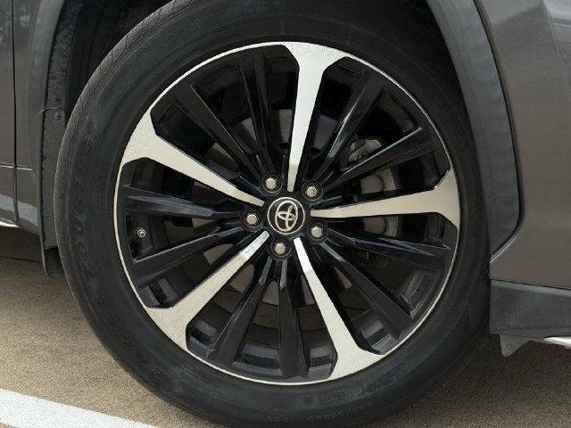 Used 2021 Toyota Highlander XSE FWD image 9
