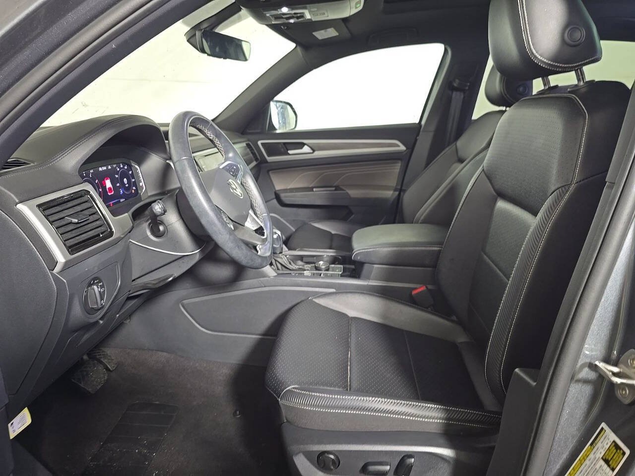 Used 2023 Volkswagen Atlas Cross Sport SE w/ Panoramic Sunroof Package AWD/4WD image 4