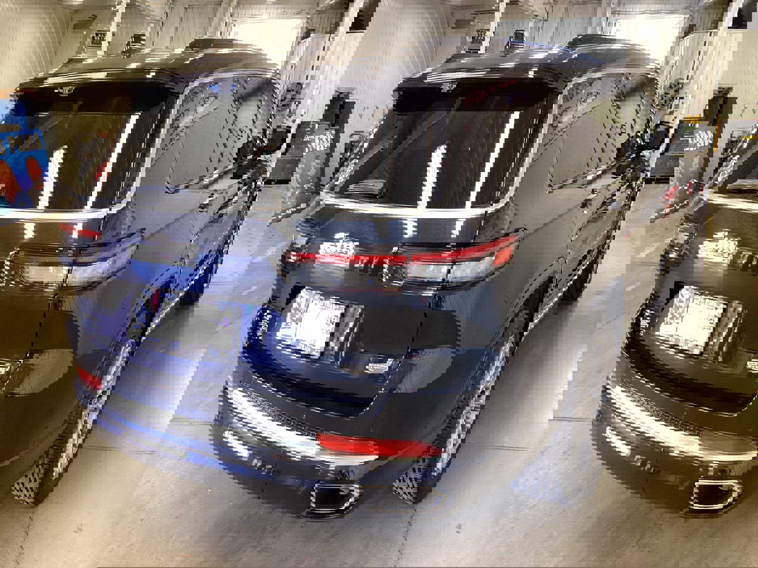 Used 2024 Jeep Grand Cherokee L Summit w/ Advanced Protech Group IV image 7