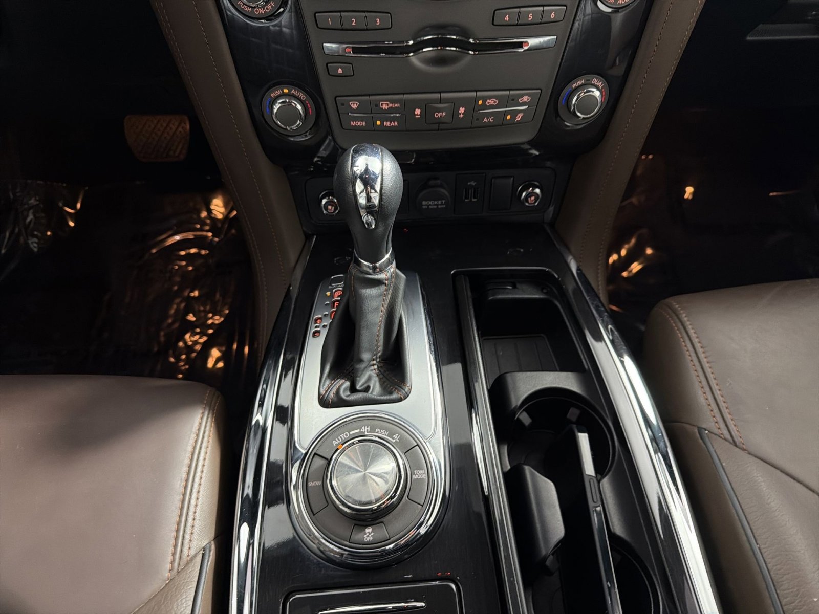 Used 2020 Nissan Armada Platinum w/ Platinum Reserve Package image 22