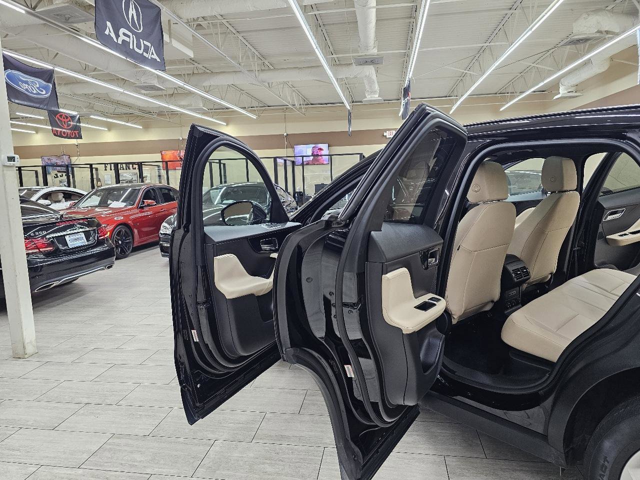 Used 2018 Jaguar F-PACE Premium AWD/4WD image 16