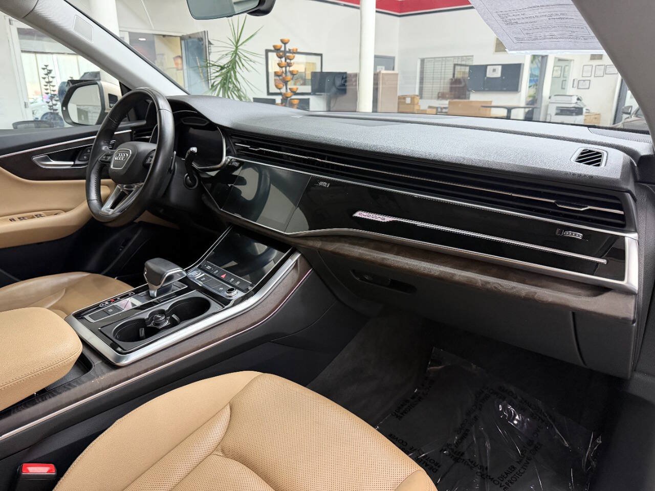 Used 2019 Audi Q8 Premium Plus w/ Premium Plus AWD/4WD image 18