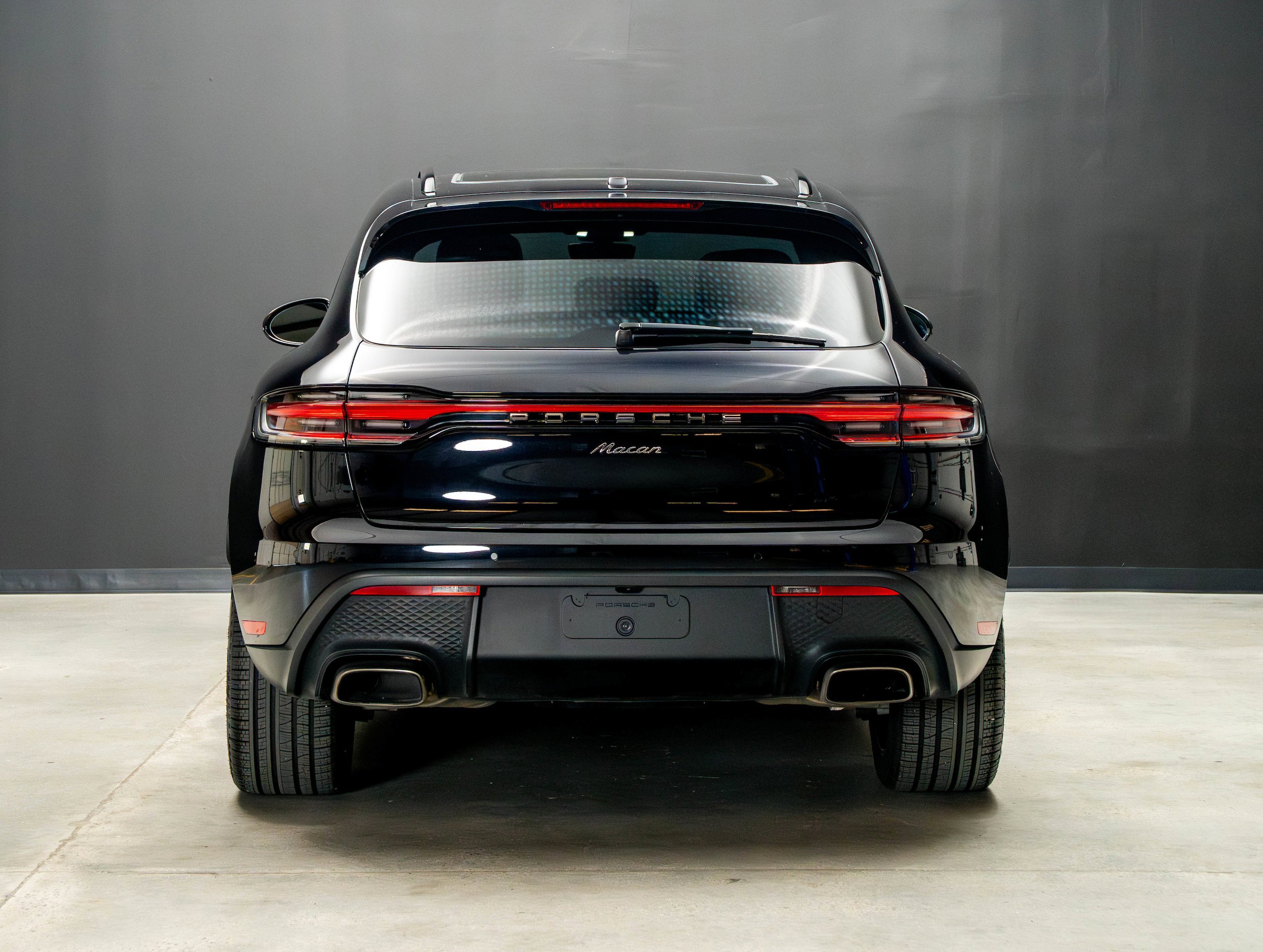 Certified 2025 Porsche Macan AWD/4WD image 6