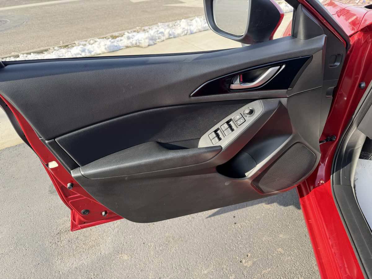 Used 2015 MAZDA MAZDA3 i Touring image 11