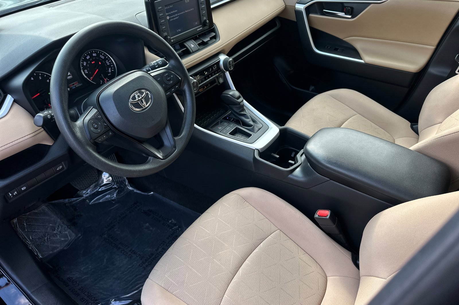 Used 2022 Toyota RAV4 XLE w/ Convenience Package image 10