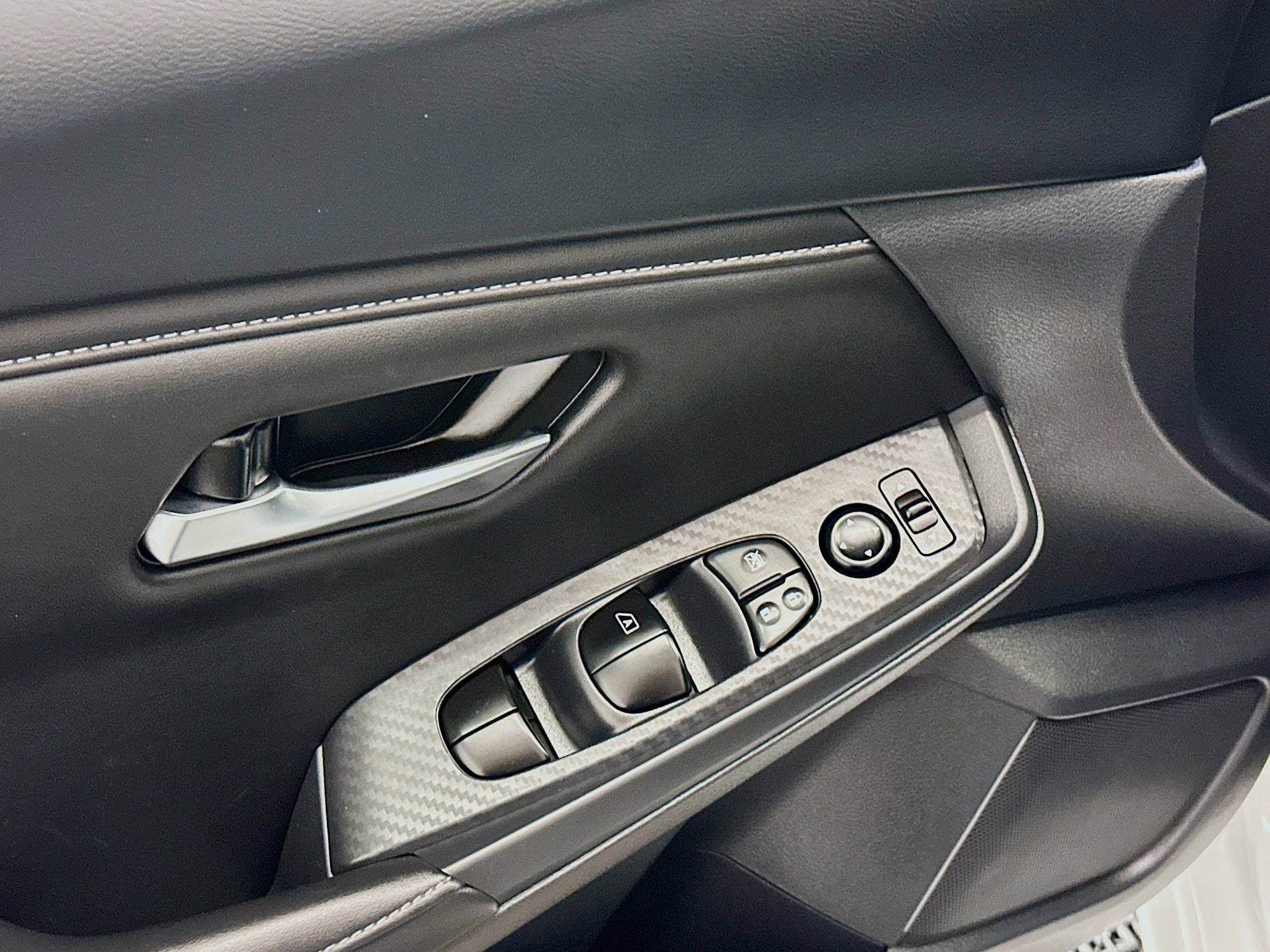 Used 2025 Nissan Sentra SV image 15