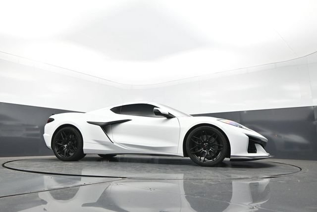 Used 2023 Chevrolet Corvette Z06 RWD image 28