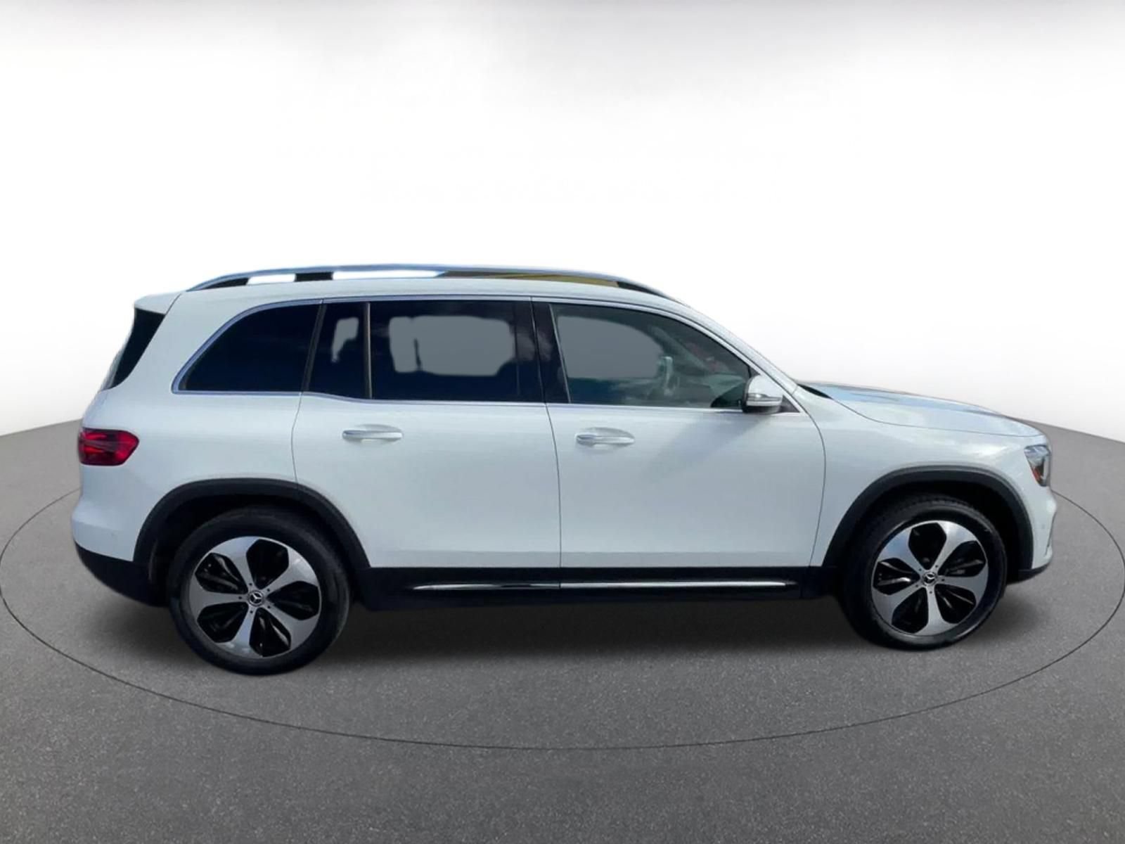 Used 2025 Mercedes-Benz GLB 250 4MATIC image 16