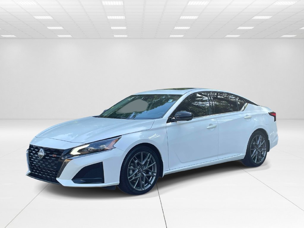 Used 2023 Nissan Altima 2.0 SR FWD image 3