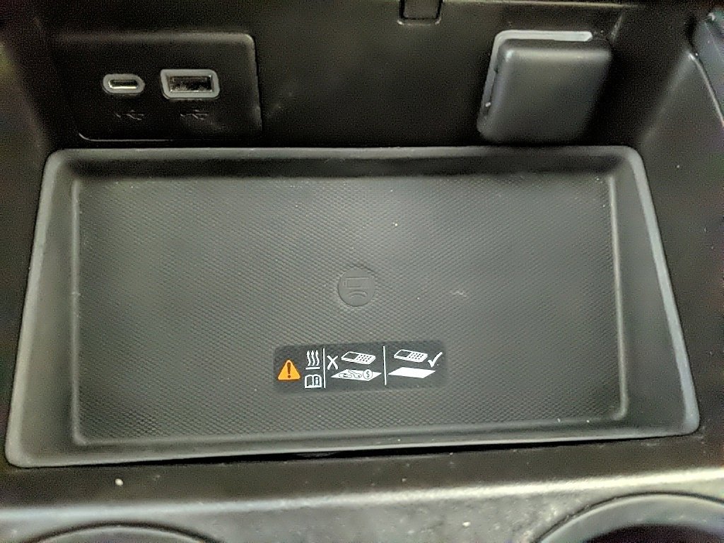 Used 2021 GMC Yukon Denali w/ Denali Premium Package image 29