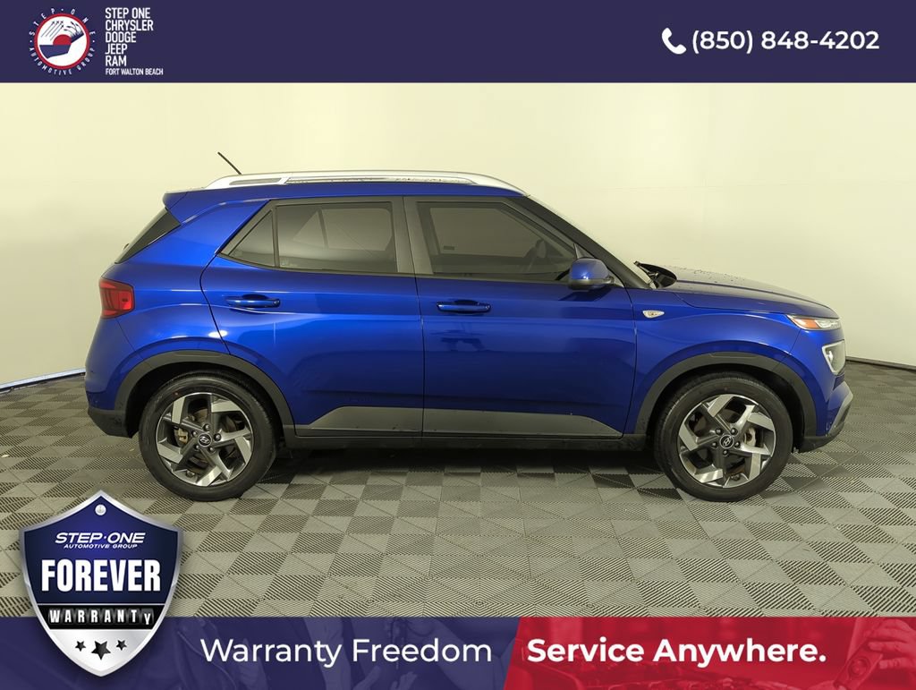 Used 2023 Hyundai Venue SEL FWD image 7