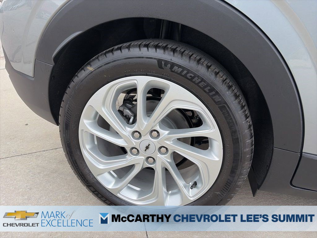 New 2027 Chevrolet Bolt LT FWD image 10