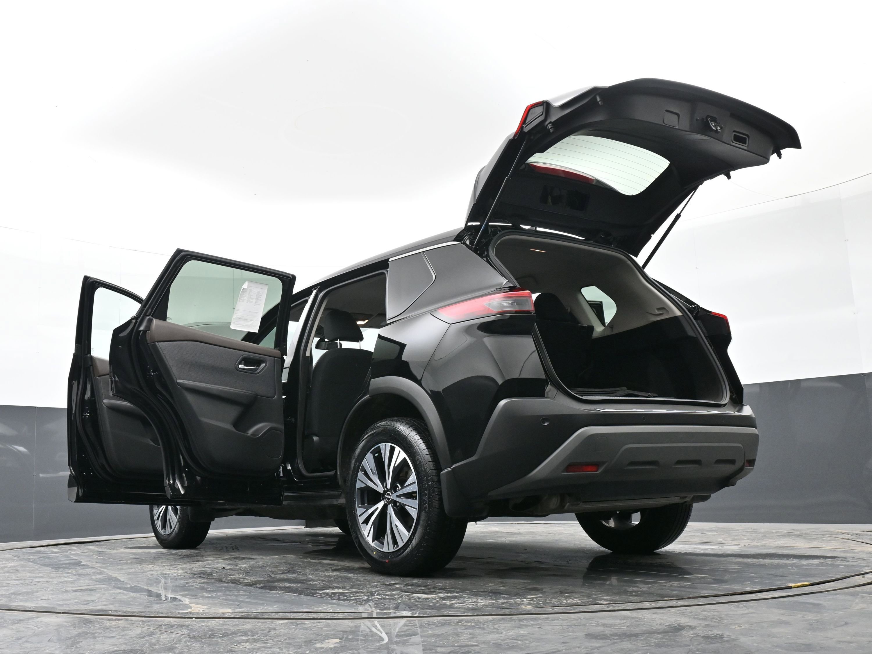Used 2023 Nissan Rogue SV image 50