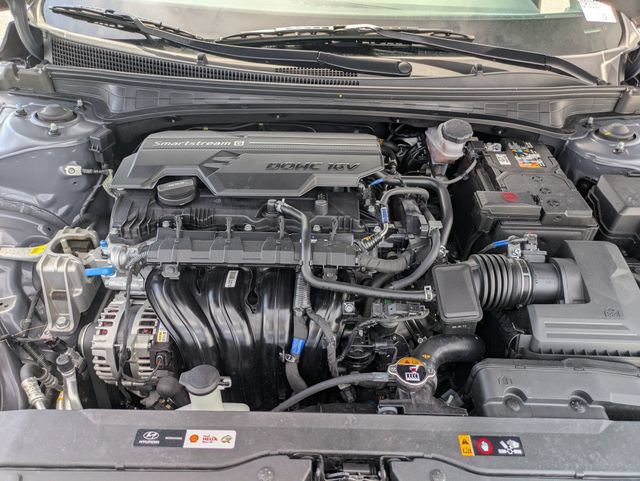 Used 2025 Hyundai Elantra SE FWD image 13