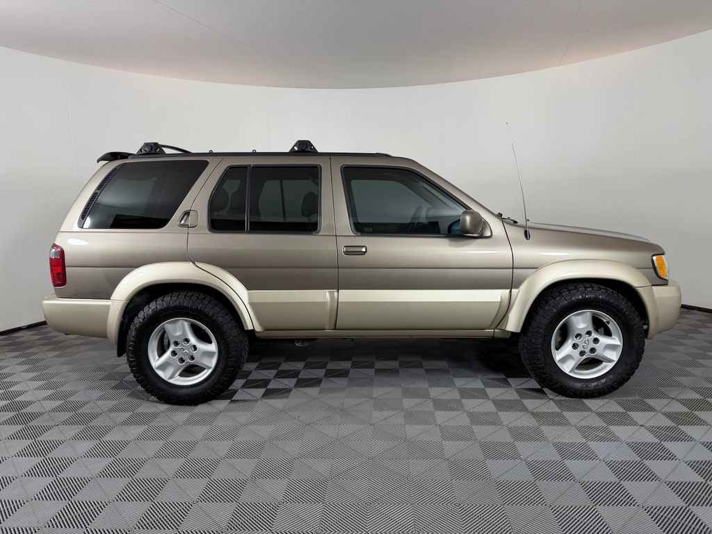 Used 2002 INFINITI QX4 4WD w/ (X03) Heated Seats Pkg image 2