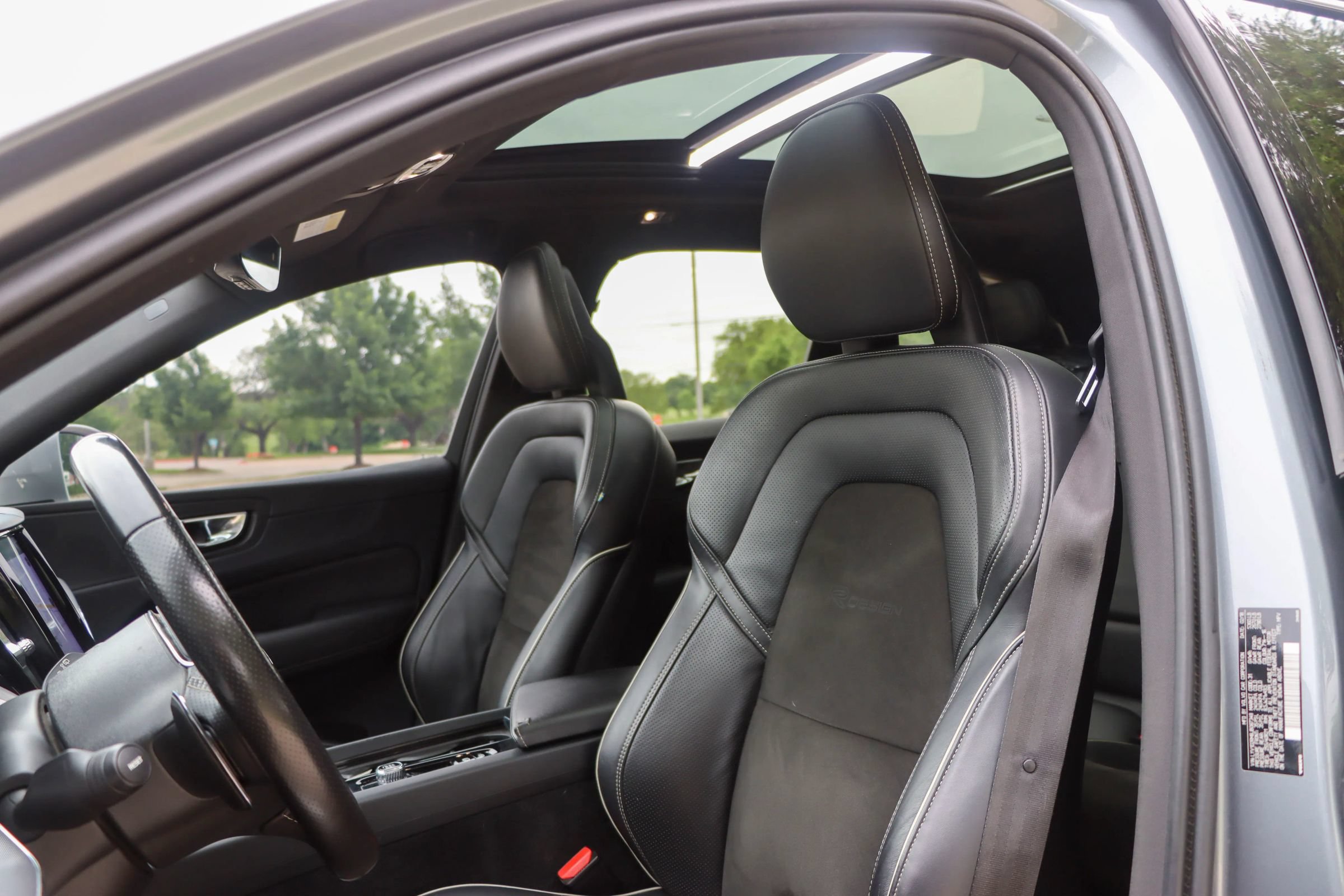 Used 2018 Volvo XC60 T5 R-Design w/ Convenience Package AWD/4WD image 15