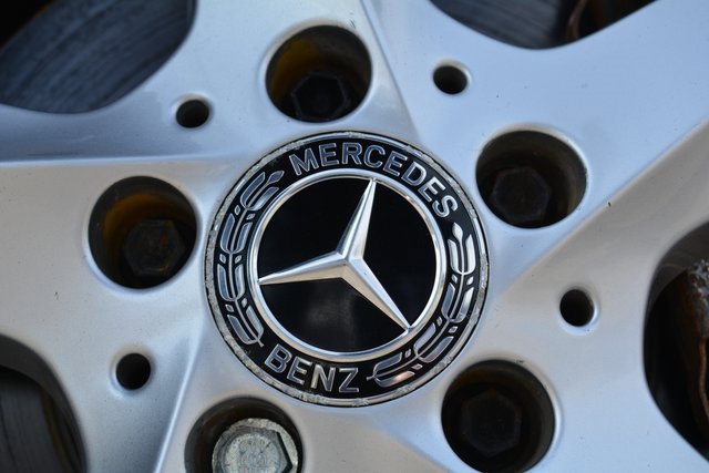 Used 2018 Mercedes-Benz GLE 350 w/ Premium 1 Package image 3