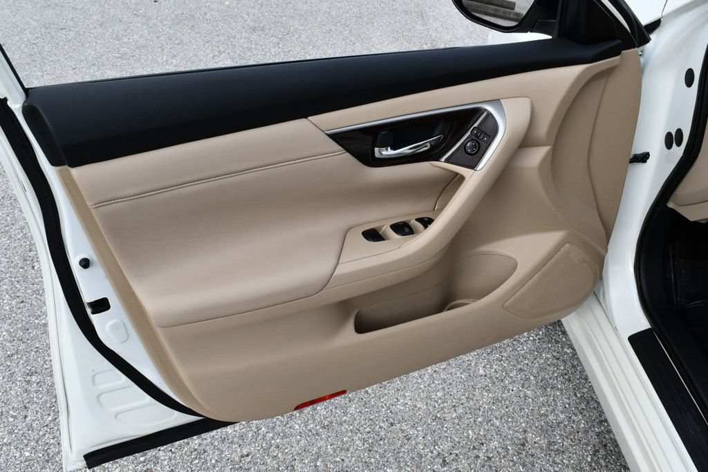 Used 2015 Nissan Altima 2.5 SL w/ Moonroof Package FWD image 11