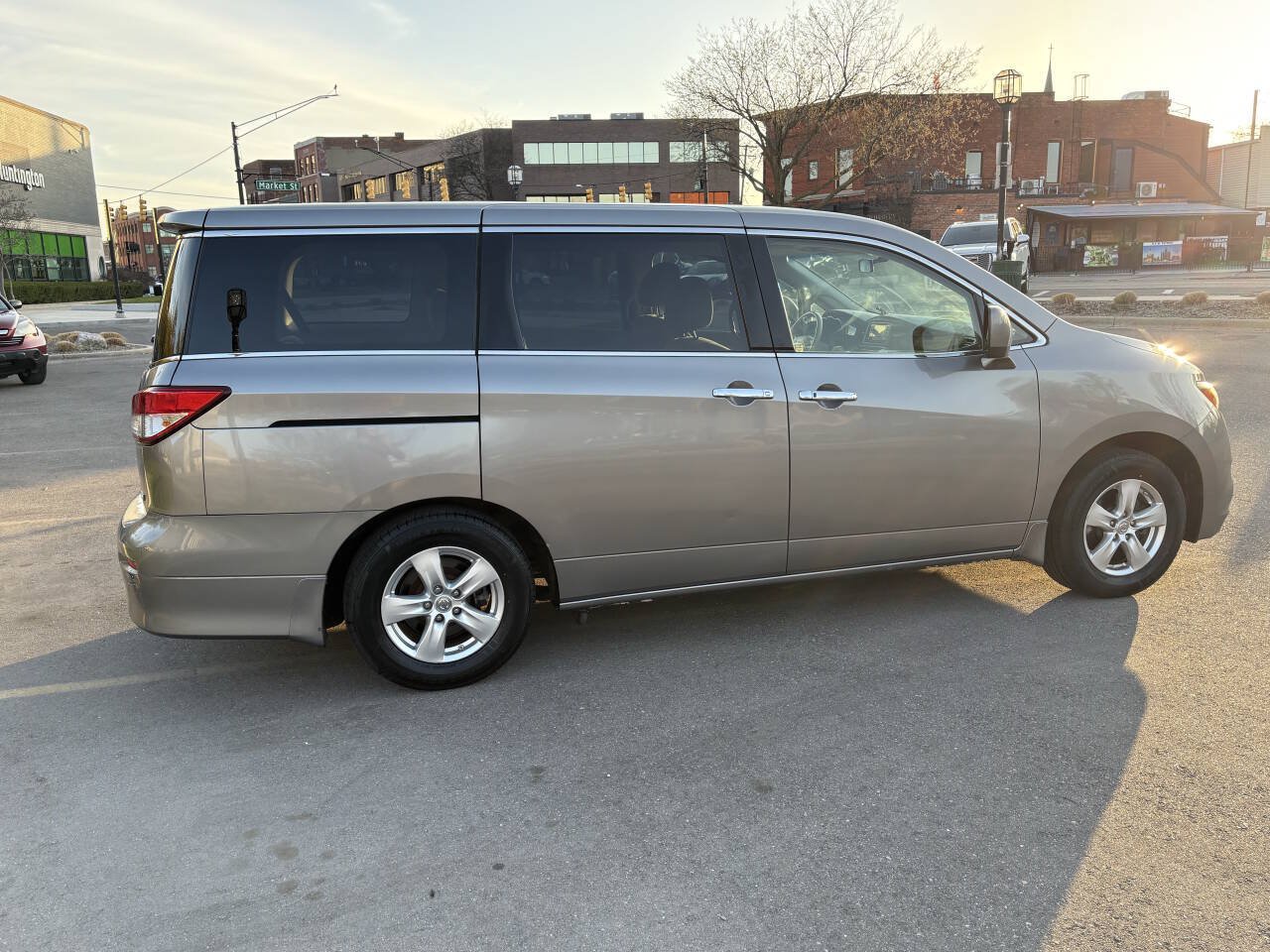 Used 2011 Nissan Quest SV FWD image 9