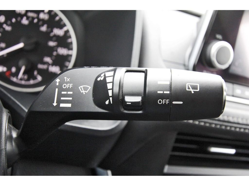 Used 2023 Nissan Rogue SV FWD image 19