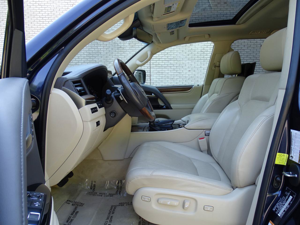 Used 2016 Lexus LX 570 4WD w/ Luxury Package image 9