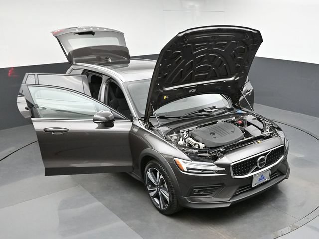 Used 2025 Volvo V60 B5 Cross Country Plus AWD/4WD image 44
