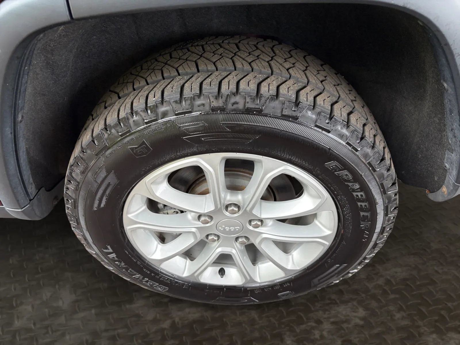 Used 2021 Jeep Grand Cherokee Laredo X AWD/4WD image 37