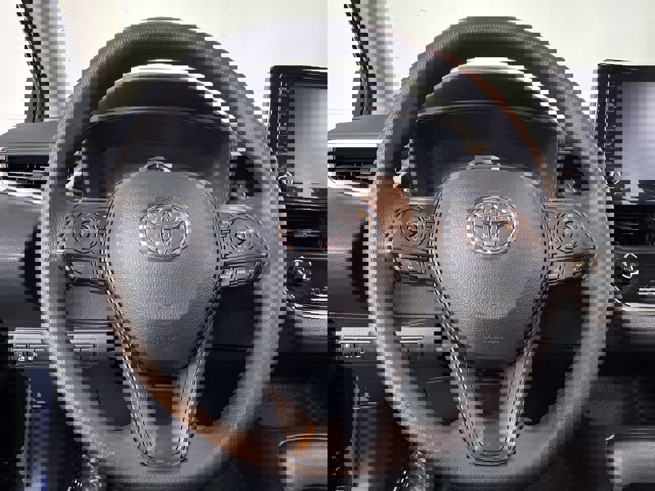 Used 2022 Toyota Corolla LE image 13