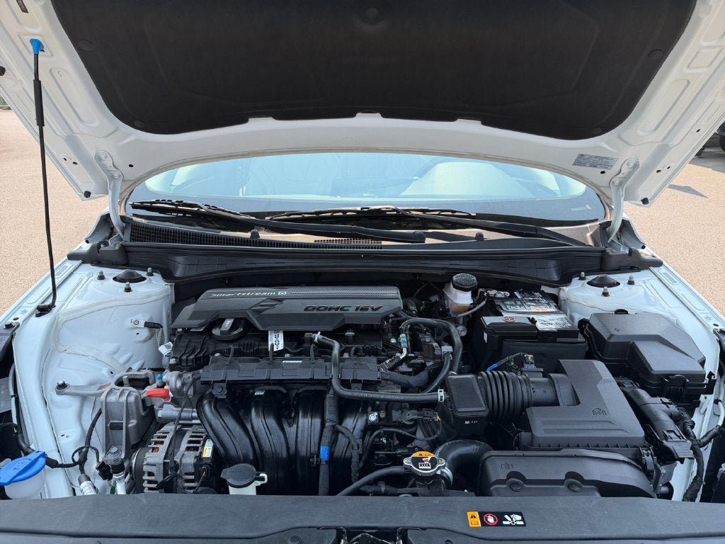 Used 2021 Hyundai Elantra Limited FWD image 30