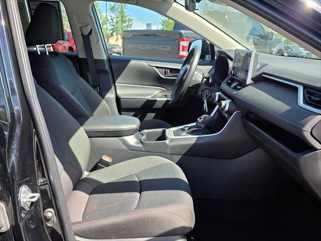 Used 2025 Toyota RAV4 LE AWD/4WD image 11