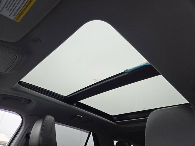 Used 2023 Ford Explorer XLT w/ Equipment Group 202A image 3