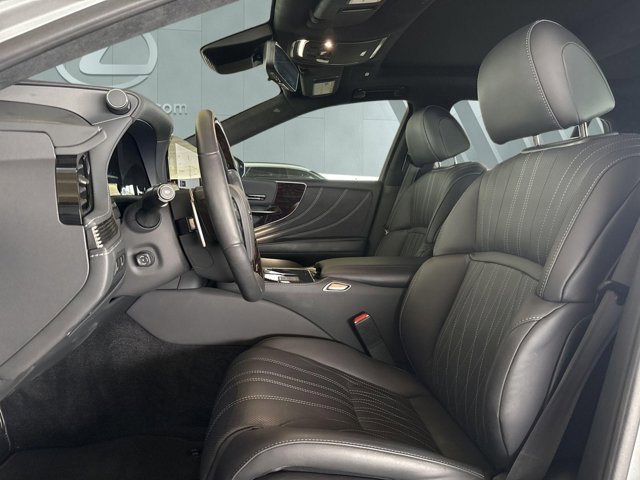Certified 2025 Lexus LS 500 w/ Interior Upgrade Package image 9