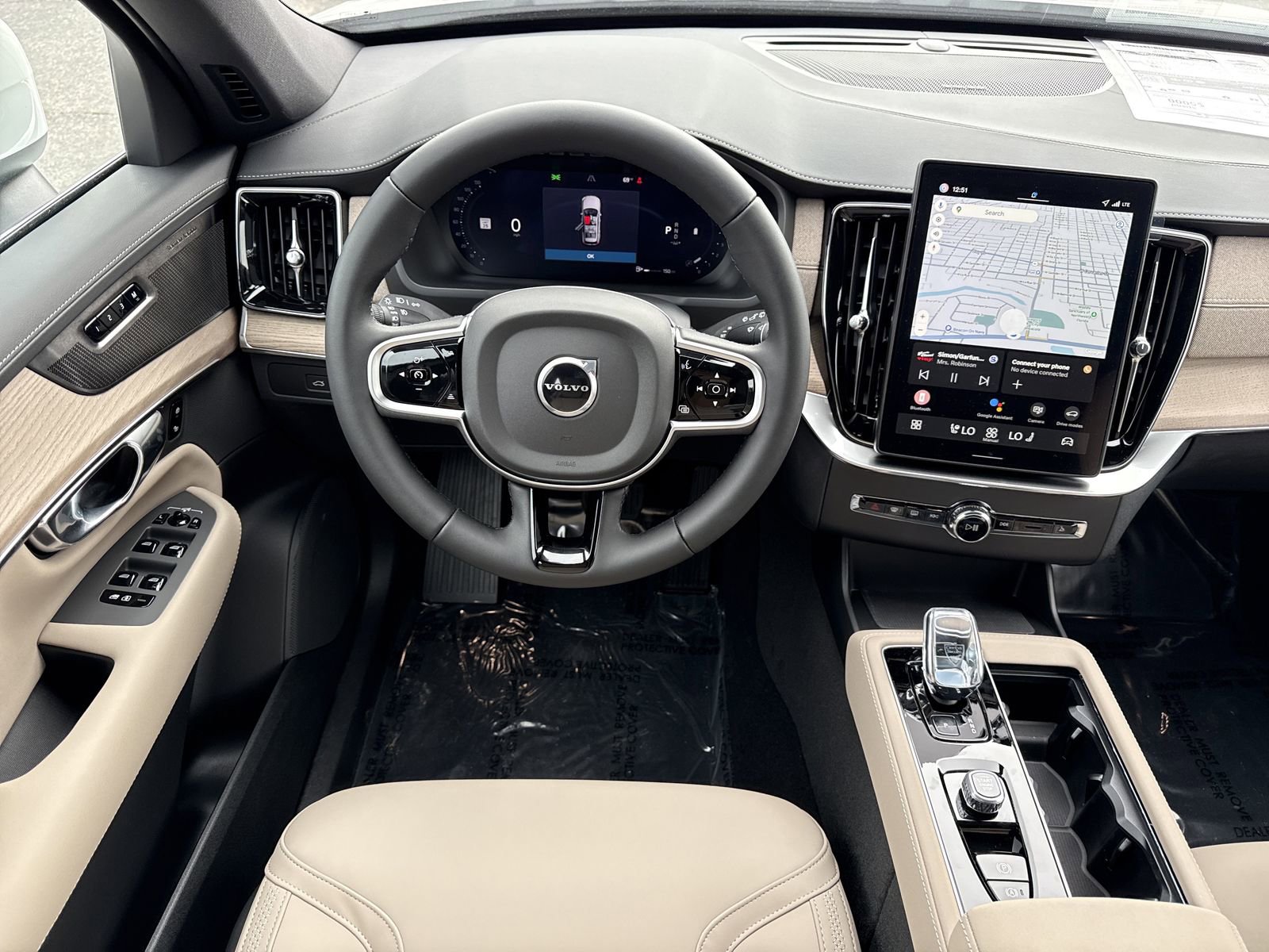 New 2026 Volvo XC90 B6 Plus w/ Protection Package Premier image 18