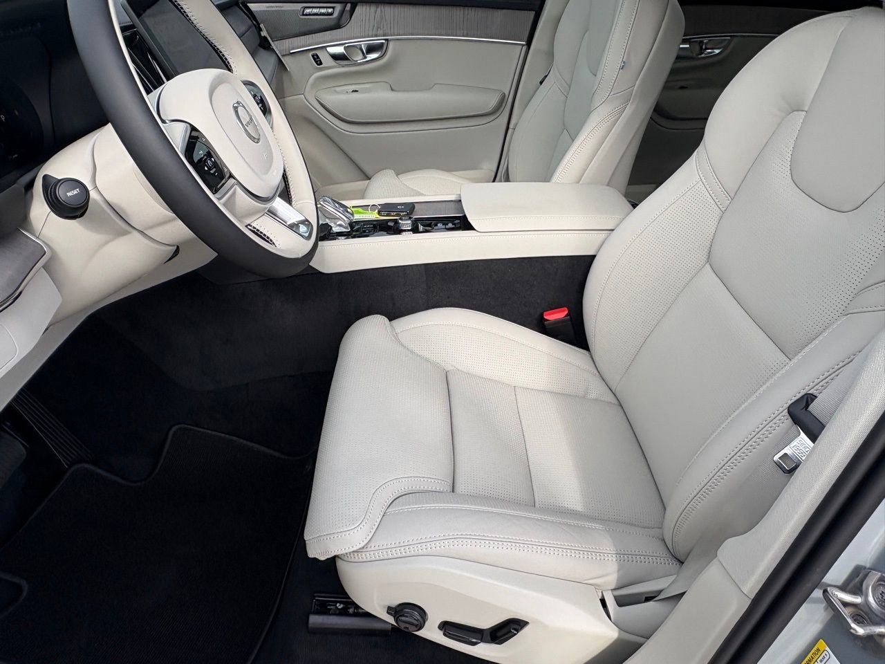 New 2026 Volvo XC90 B6 Ultra w/ Protection Package image 15