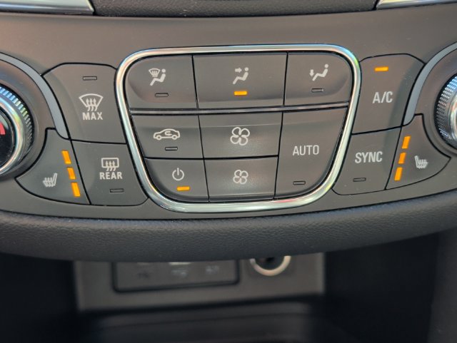 Used 2021 Chevrolet Equinox LT FWD image 17
