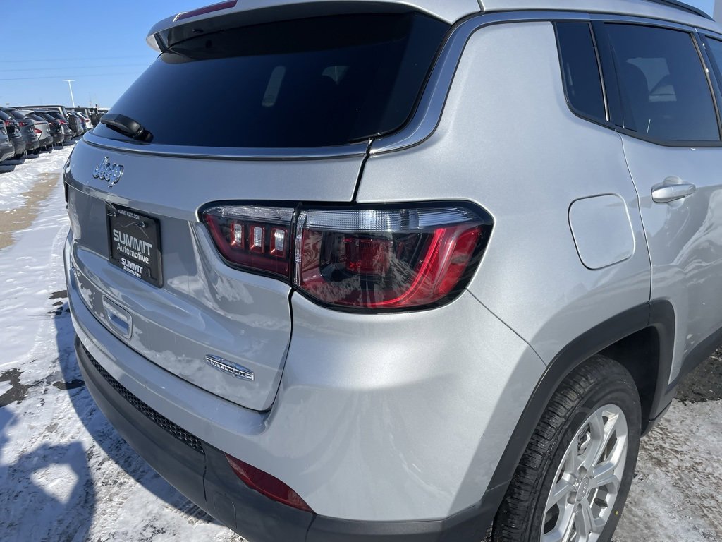 Used 2024 Jeep Compass Latitude image 27