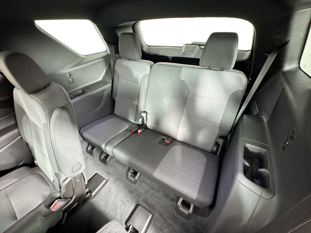 Used 2022 Chevrolet Traverse LT FWD image 12