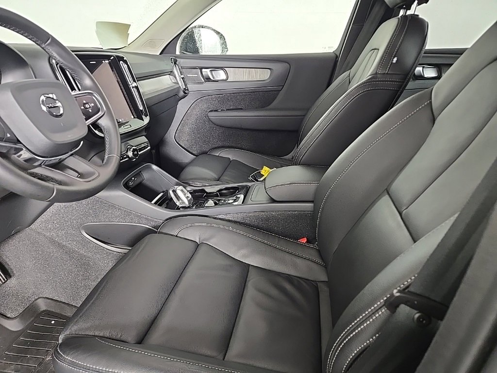 Certified 2024 Volvo XC40 B5 Plus w/ Protection Package Premier image 20