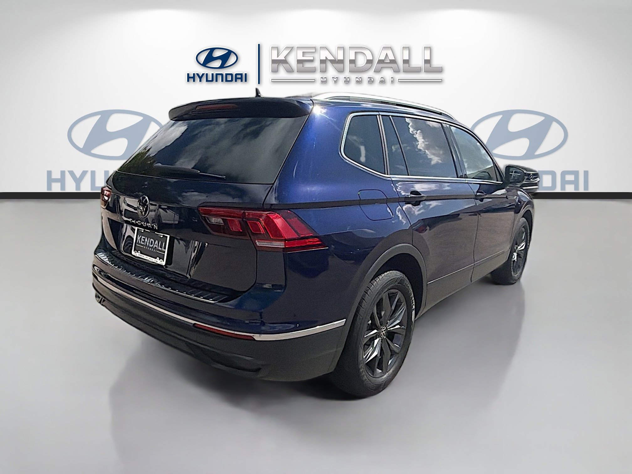 Used 2023 Volkswagen Tiguan SE FWD image 6